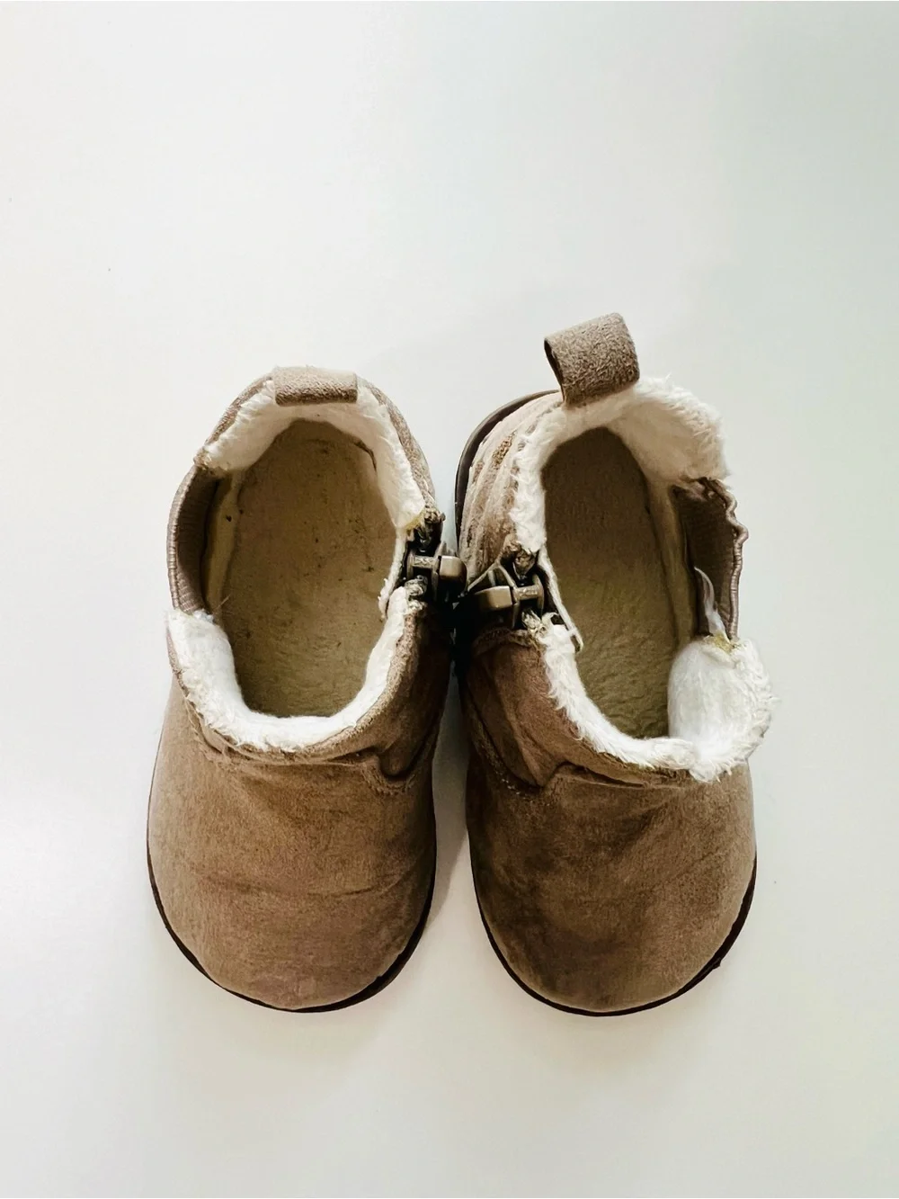 H&M Tan suede ankle boots with small gold star pattern size US 4-5